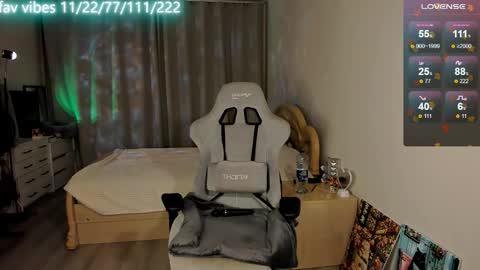 lynne_dawson online show from 10-25-25, 05:08