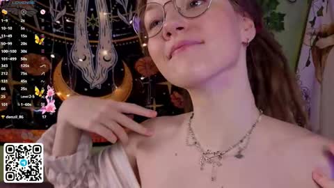 Lyra online show from 11-25-25, 12:10