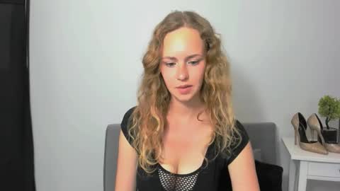 Lura online show from 09-10-25, 04:07