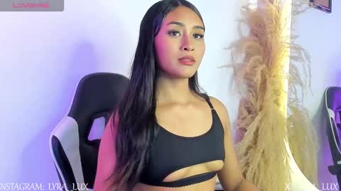 lyralux10 online show from 11-18-25, 12:27