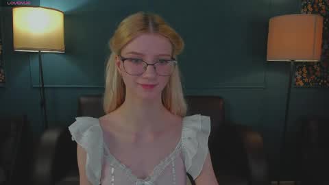 Snapshot of m1aforever chatting on 04-03-26, 11:30 catch me on tue 10am-5pm wed 3am-10am fri 3am-5pm sat 10am-5pm sun 10am-5pm online show from 04-03-26, 11:30