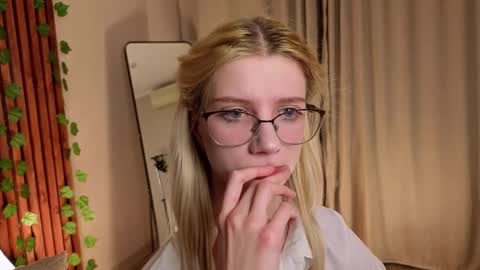Snapshot of m1aforever chatting on 04-09-26, 04:56 catch me on tue 10am-5pm wed 3am-10am fri 3am-5pm sat 10am-5pm sun 10am-5pm online show from 04-09-26, 04:56