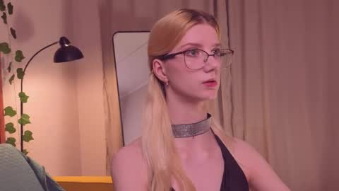 Snapshot of m1aforever chatting on 05-11-26, 06:05 catch me on tue 10am-5pm wed 3am-10am fri 3am-5pm sat 10am-5pm sun 10am-5pm online show from 05-11-26, 06:05