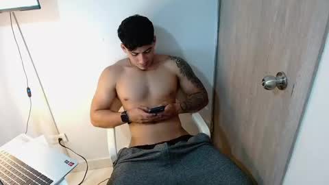 Snapshot of m1chaelx_ chatting on 05-07-26, 03:01 MICHAEL online show from 05-07-26, 03:01