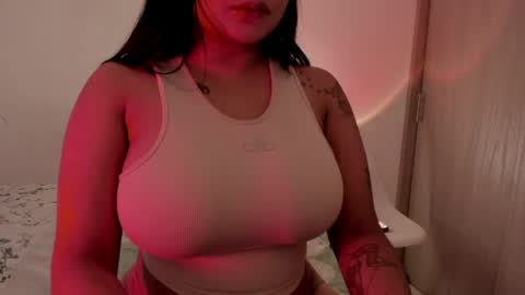 Snapshot of m1emilia chatting on 05-05-26, 02:03 Emilia online show from 05-05-26, 02:03