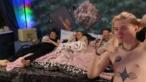 Snapshot of m1shq chatting on 03-10-25, 01:01 m1shq online show from 03-10-25, 01:01