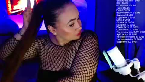 Snapshot of m33li chatting on 06-19-26, 11:52 Meli online show from 06-19-26, 11:52