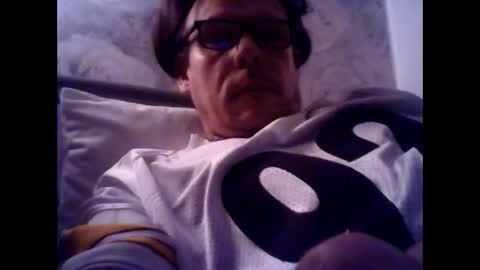 Snapshot of m536327 chatting on 12-21-25, 12:18 Fantasy guy online show from 12-21-25, 12:18