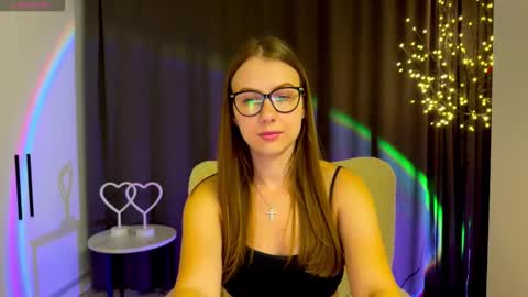 Snapshot of ma_ry_mee chatting on 09-18-25, 10:23 Mary online show from 09-18-25, 10:23
