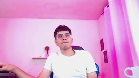 Max online show from 04-12-26, 01:49