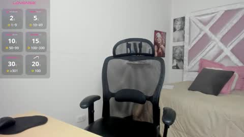 Snapshot of mabelt69 chatting on 10-20-25, 05:24 Mabelt online show from 10-20-25, 05:24