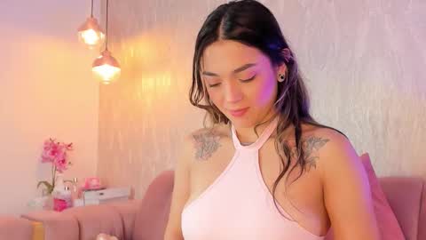 Snapshot of maca_bloom chatting on 10-15-25, 11:43 Maca online show from 10-15-25, 11:43