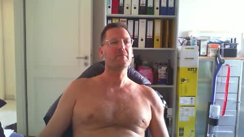 macfly67 online show from 04-06-26, 03:02