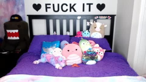 Mackenzie Wolfe online show from 10-30-25, 04:36