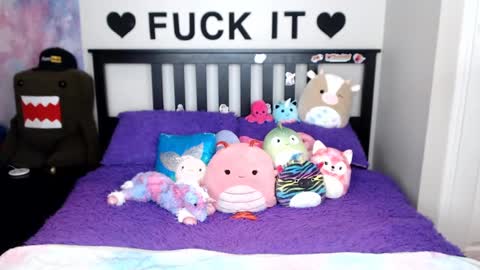 Mackenzie Wolfe online show from 11-12-25, 03:07