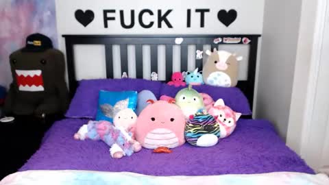 Mackenzie Wolfe online show from 11-27-25, 02:57