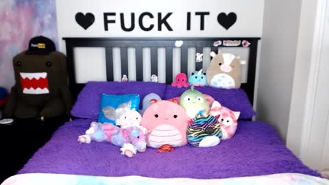 Mackenzie Wolfe online show from 11-28-25, 03:09