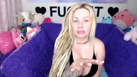Mackenzie Wolfe online show from 07-15-26, 04:18