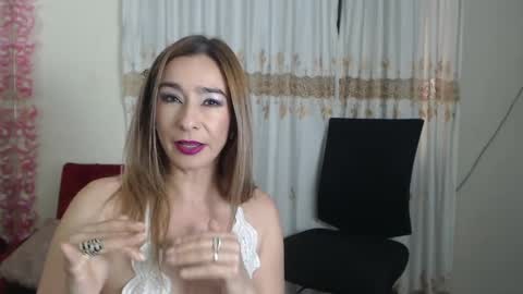 Snapshot of madam_dali chatting on 02-14-25, 03:47 Dalila online show from 02-14-25, 03:47