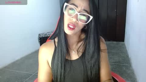 Snapshot of madam_klauss chatting on 05-31-26, 11:17 EMILY online show from 05-31-26, 11:17