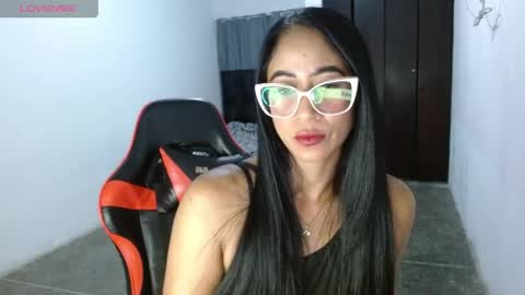 Snapshot of madam_klauss chatting on 06-01-26, 11:23 EMILY online show from 06-01-26, 11:23