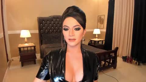 Snapshot of madammistressdominatrixxx chatting on 01-12-25, 05:03 Alison Kloss online show from 01-12-25, 05:03