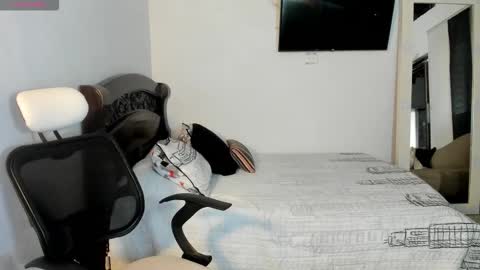 Snapshot of maddie_foxx chatting on 03-18-26, 12:19 Maddie online show from 03-18-26, 12:19