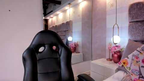 Maddie Grey online show from 11-14-25, 04:38