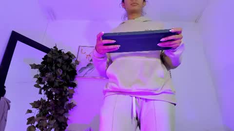 Snapshot of maddie_ray_ chatting on 06-08-26, 12:05 Maddie Ray online show from 06-08-26, 12:05