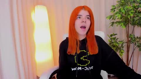 Maddy Please help me with your thumbs up its important online show from 02-18-25, 03:53