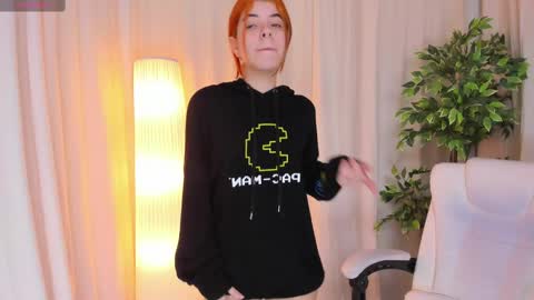 Maddy Please help me with your thumbs up its important online show from 02-27-25, 07:44