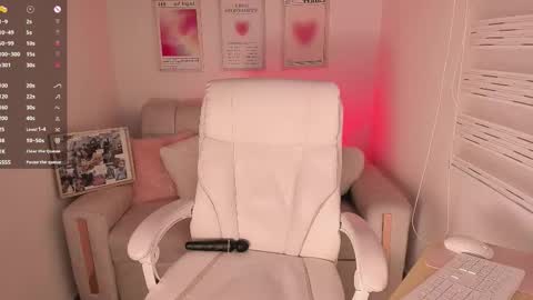 Snapshot of maddy_bronw chatting on 10-24-25, 10:50 Maddy online show from 10-24-25, 10:50