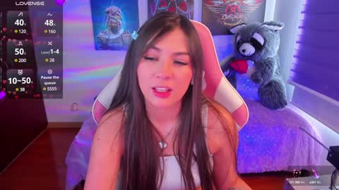 Snapshot of madeleine_shinobi chatting on 12-18-24, 08:14 Emily Only Fans online show from 12-18-24, 08:14