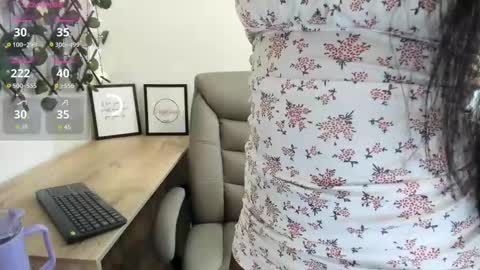 Snapshot of madeleine_w chatting on 10-23-25, 01:05 Madeleine online show from 10-23-25, 01:05