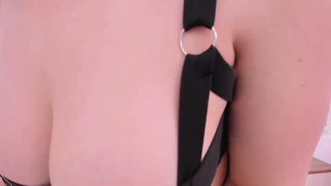Snapshot of madeleynrose chatting on 05-07-26, 08:03 Madeleyn online show from 05-07-26, 08:03