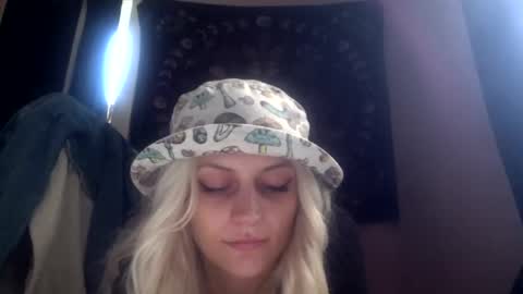 Snapshot of madelinevalentine chatting on 09-08-25, 09:47 madeline online show from 09-08-25, 09:47