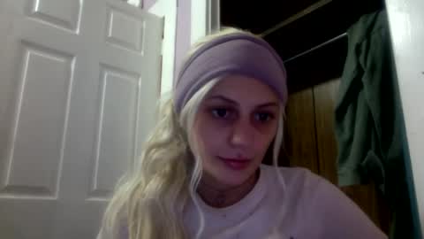 Snapshot of madelinevalentine chatting on 09-11-25, 02:00 madeline online show from 09-11-25, 02:00