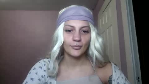 Snapshot of madelinevalentine chatting on 09-12-25, 11:37 madeline online show from 09-12-25, 11:37