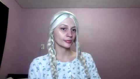 Snapshot of madelinevalentine chatting on 09-14-25, 03:38 madeline online show from 09-14-25, 03:38