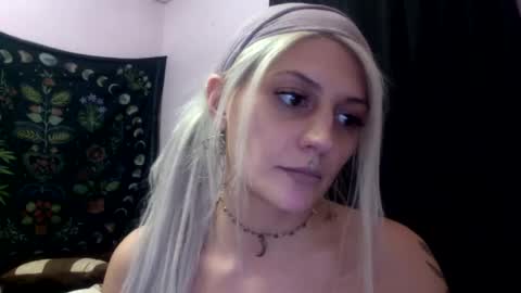 Snapshot of madelinevalentine chatting on 09-21-25, 04:47 madeline online show from 09-21-25, 04:47