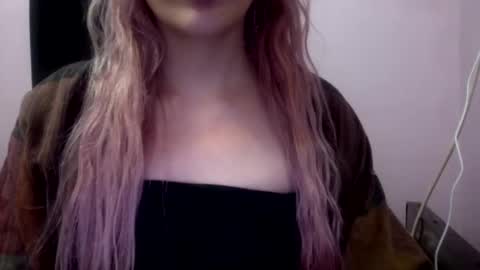 Snapshot of madelinevalentine chatting on 09-23-25, 06:38 madeline online show from 09-23-25, 06:38