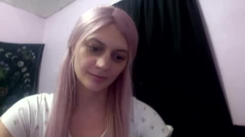 Snapshot of madelinevalentine chatting on 09-24-25, 08:39 madeline online show from 09-24-25, 08:39