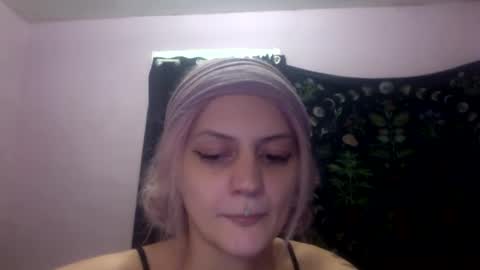Snapshot of madelinevalentine chatting on 09-26-25, 04:49 madeline online show from 09-26-25, 04:49