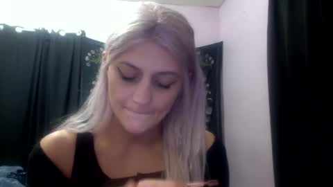 Snapshot of madelinevalentine chatting on 10-02-25, 12:45 madeline online show from 10-02-25, 12:45