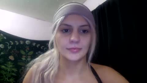 Snapshot of madelinevalentine chatting on 10-03-25, 04:53 madeline online show from 10-03-25, 04:53