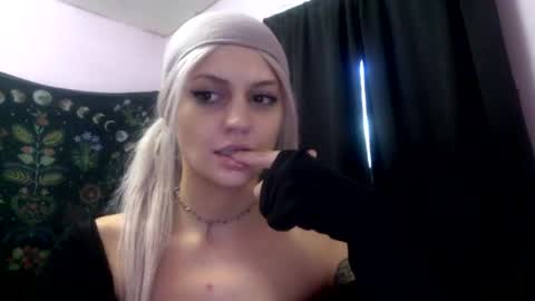 Snapshot of madelinevalentine chatting on 10-04-25, 12:14 madeline online show from 10-04-25, 12:14
