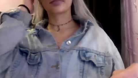Snapshot of madelinevalentine chatting on 10-10-25, 10:53 madeline online show from 10-10-25, 10:53