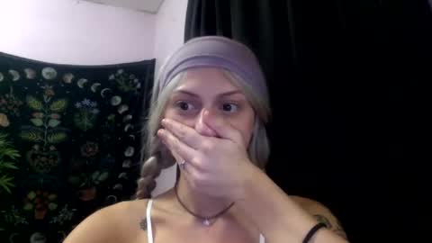 Snapshot of madelinevalentine chatting on 10-26-25, 08:53 madeline online show from 10-26-25, 08:53