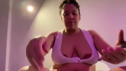 Snapshot of madellein chatting on 02-02-26, 12:53 madellein online show from 02-02-26, 12:53