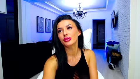 Snapshot of madena_ chatting on 12-22-24, 06:37 Magda online show from 12-22-24, 06:37